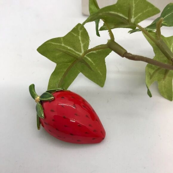 Vintage Originals by Robert Red Enamel Strawberry Brooch - Picture 6 of 6